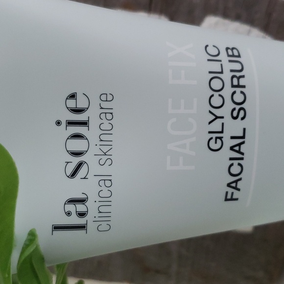 La Soie Face Fix Glycolic Acid Facial Scrub. New - Picture 2 of 6